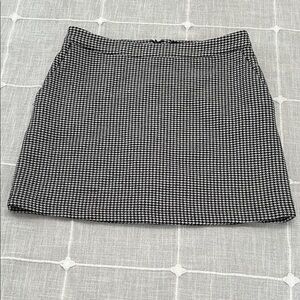 FOREVER 21 BLACK and White Mini Skirt